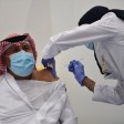 لم تعلن السعودية إيقاف إعطاء لقاح كورونا بسبب وفاة خمسة أشخاص