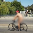 هل ألقي القبض على رجل خمسيني يقود دراجته الهوائية عاريا في دمشق؟
