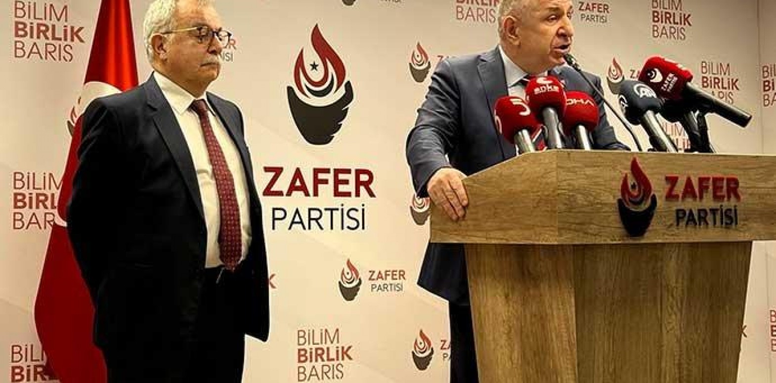 هل استبعد "أوميت أوزداغ" وحزبه من الانتخابات التركية 2023؟