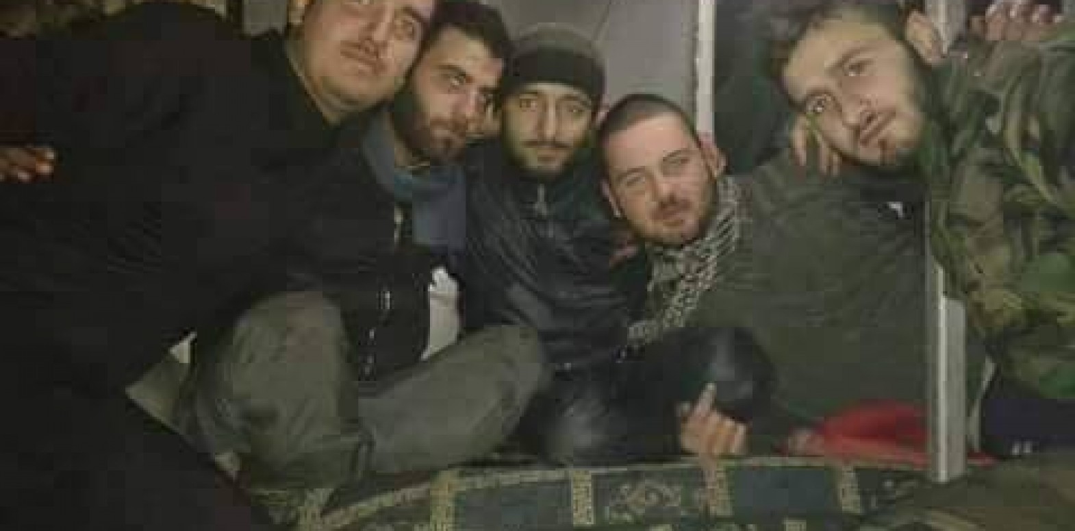 هذا الصورة ليست لعناصر النظام الخمسة الذين قُتلوا بغارات إسرائيلية على دمشق مؤخراً