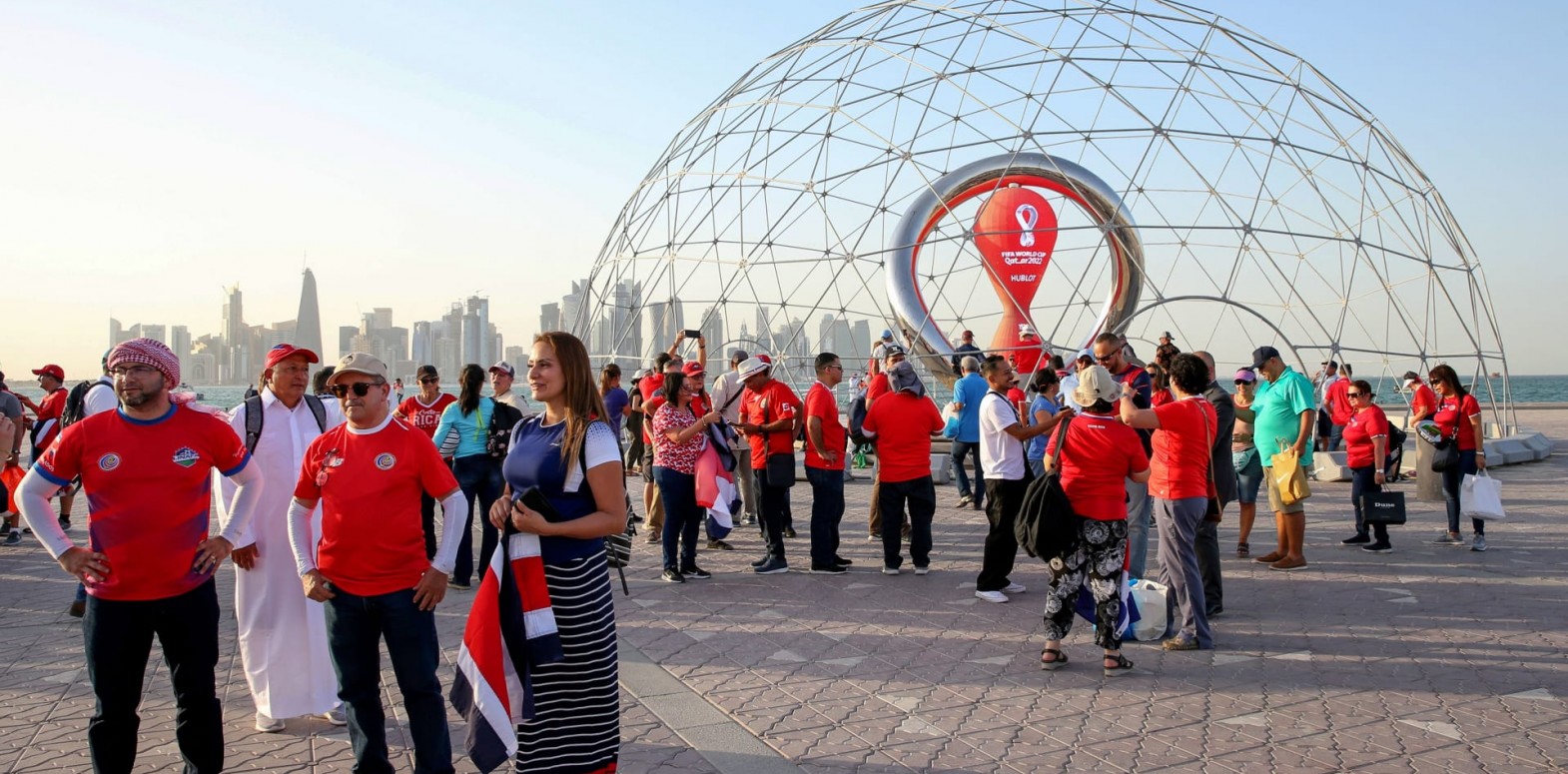 هل أعلن "ذاكر نايك" عن دخول 1800 من مشجعي كأس العالم الإسلام؟