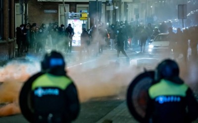 استمرار حظر التجول في هولندا رغم أعمال الشغب في العديد من المدن