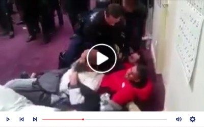 هذا الفيديو لا يصوّر اقتحام الشرطة الفرنسية مسجداً في باريس مؤخراً