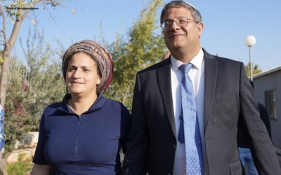 هل أعلنت القناة 13 الإسرائيلية مقتل زوجة بن غفير في عملية إطلاق نار بالخليل؟