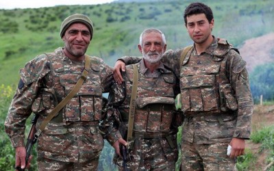 هذه الصورة ليست لمتطوعين التحقوا مؤخراً بالجيش الأرميني