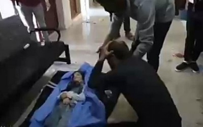 هذا الفيديو لا يصور رجلاً يبكي ابنته بعد سرقة عيونها وأعضاء من جسمها