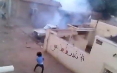 هذا الفيديو ليس لـ "سودانيين يرجمون قوات الدعم السريع بالحجارة"