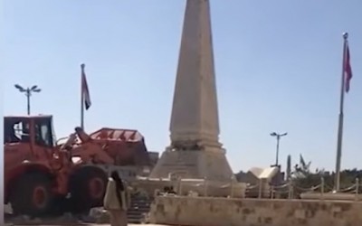 المقطع ليس لهدم النصب التذكاري التركي في صنعاء تحت حملة مقاطعة تركيا حديثاُ