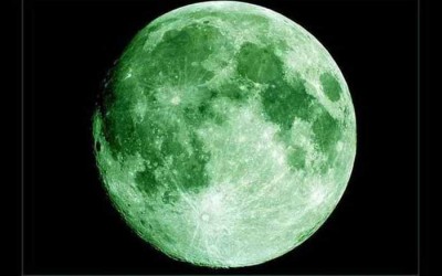 What is the truth behind the claim that the moon will appear green because of an astronomical phenomenon?