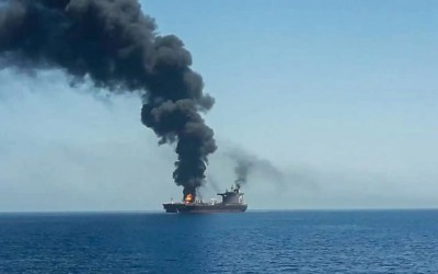 هذه الصور ليست لسفينة أعلنت جماعة الحوثي استهدافها يوم أمس