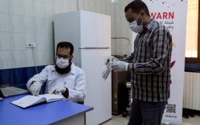 وكالة روسية تستخدم صورة لطبيب يعمل بمناطق المعارضة السورية للحديث عن مساعدات صينية