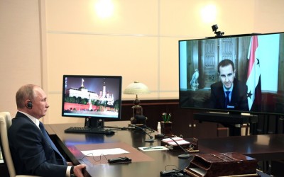 هل هذه الصورة من اتصال بين فلاديمير بوتين وبشار الأسد بعد غزو أوكرانيا؟