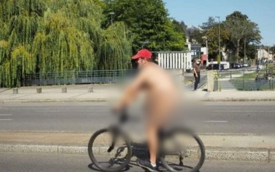 هل ألقي القبض على رجل خمسيني يقود دراجته الهوائية عاريا في دمشق؟