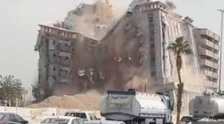 هذا الفيديو لا يصور لحظة انهيار مبنى في تركيا عقب الزلزال المدمر