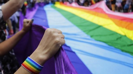 ما حقيقة فرض قطر عقوبة الإعدام على المثليين جنسياً؟