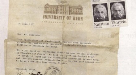 هل رفضت جامعة بيرن السويسرية طلب الدكتوراة الخاص بـ ألبرت أينشتاين؟