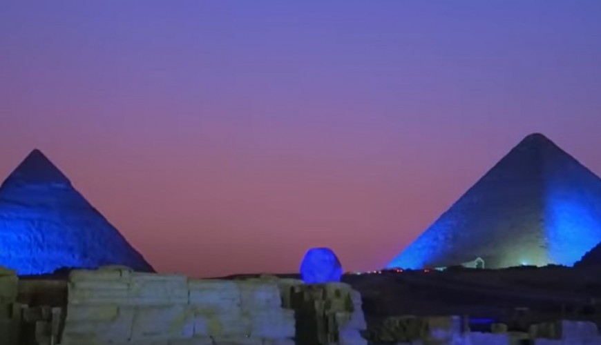 هل كشف يوتيوبر سوري جنس مولوده عبر إضاءة الأهرامات في مصر؟ (متابعة)
