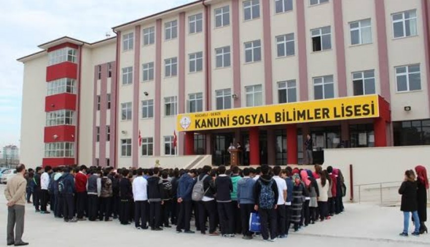 هل أصبحت عطلة نهاية الأسبوع ثلاث أيام في المدارس التركية؟