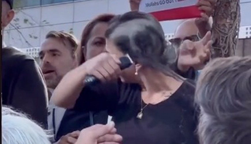 هل هذه صحفية إيرانية حلقت شعرها بعد خسارة الأرجنتين أمام السعودية؟