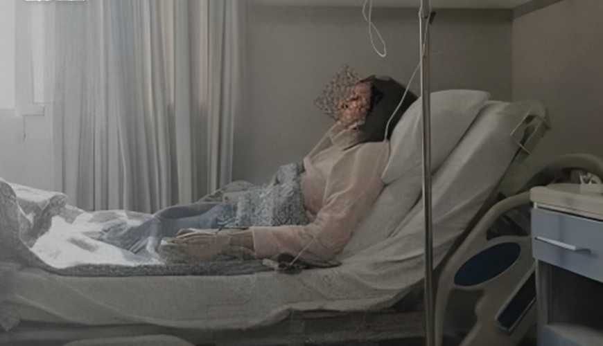 هل تُظهر هذه الصورة لونا الشبل ترقد في مستشفى الشامي بدمشق؟