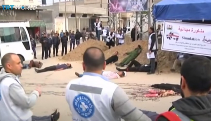 هل يظهر هذا المقطع تزييف الفلسطينيين مشاهد القتلى والجرحى في قطاع غزة؟