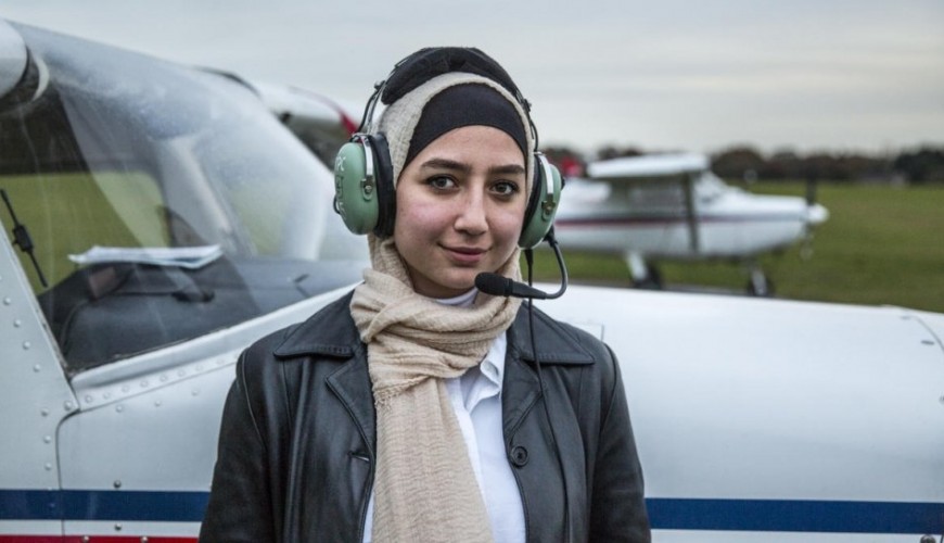 من هي مايا غزال التي أصبحت أول لاجئة سورية تقود طائرة؟