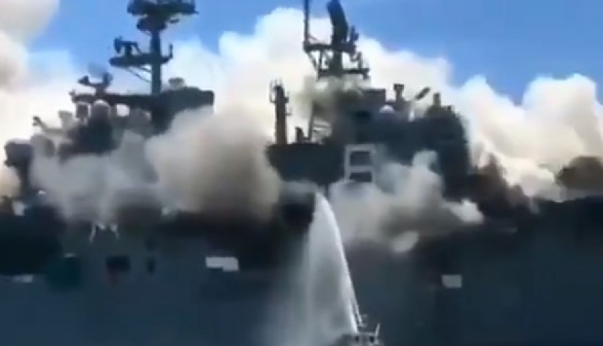 هل يظهر هذا الفيديو احتراق حاملة طائرات أمريكية في ميناء جيبوتي مؤخراً؟