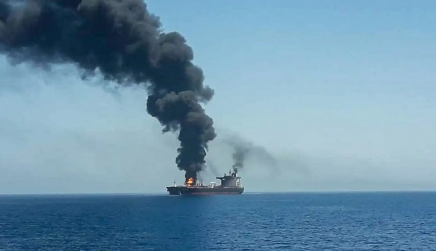هذه الصور ليست لسفينة أعلنت جماعة الحوثي استهدافها يوم أمس
