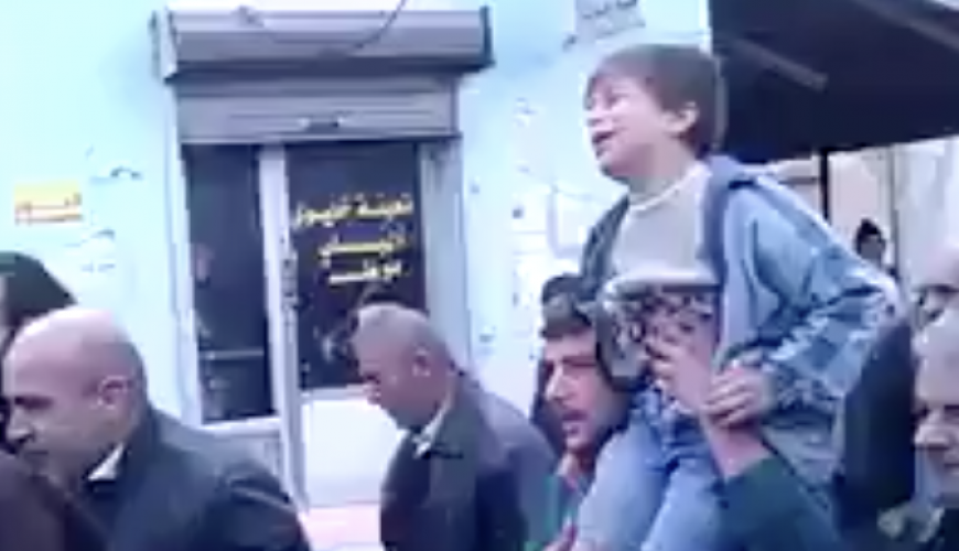هذا التسجيل ليس لطفل يبكي شقيقه الذي قتل حمص مؤخرا