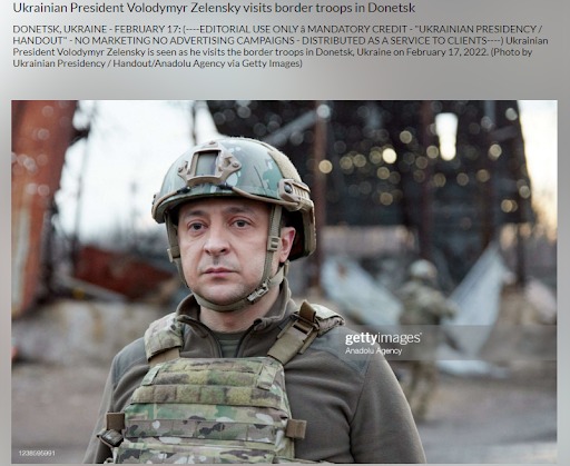 الرئيس الأوكراني فولوديمير زيلينسكي أثناء زيارته لقوات الحدود في دونيتسك.