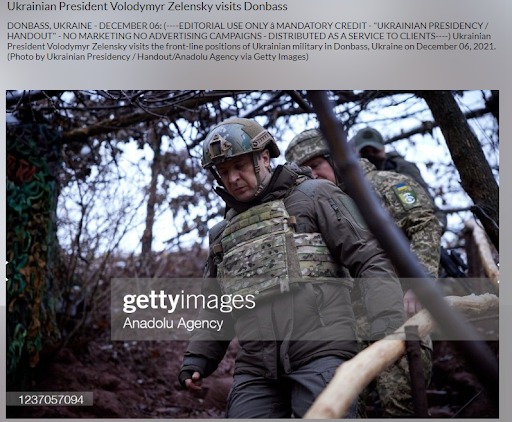 الرئيس الأوكراني فولوديمير زيلينسكي يزور مواقع الخطوط الأمامية للجيش الأوكراني في دونباس.