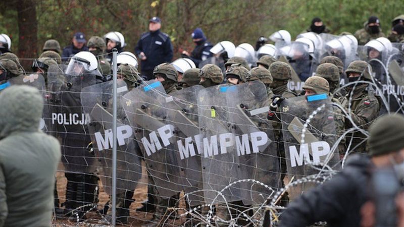 Polish border forces armed with shields prevent hundreds of migrants from entering Poland