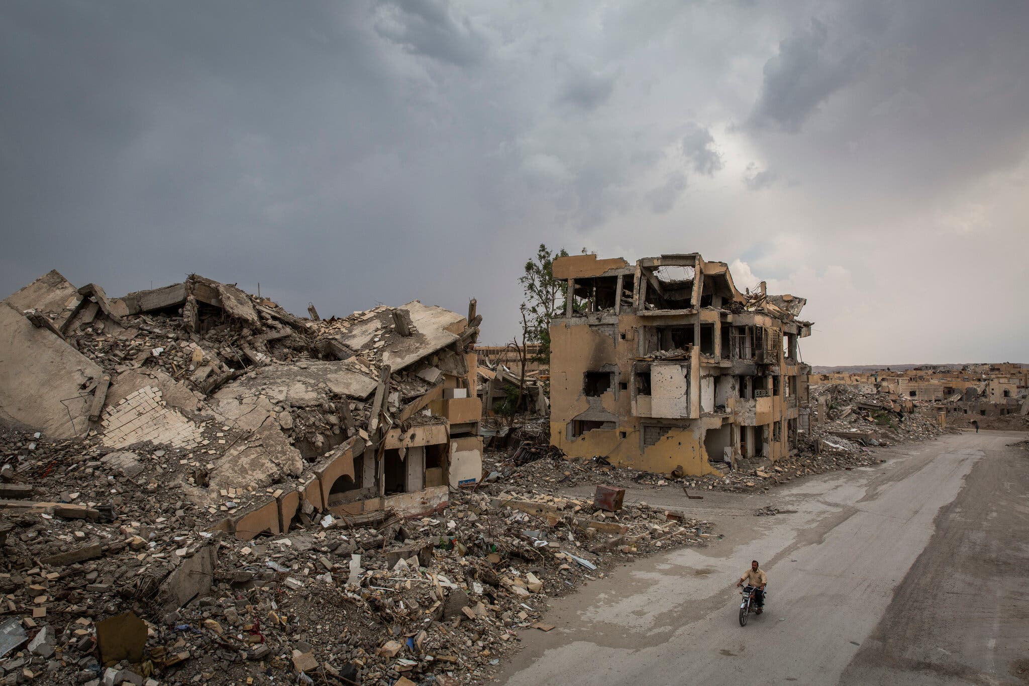مدينة الرقة السورية بعد سيطرة قوات سوريا الديمقرطية مدعومة بالتحالف الدولي بقيادة الولايات المتحدة |  The New York Times